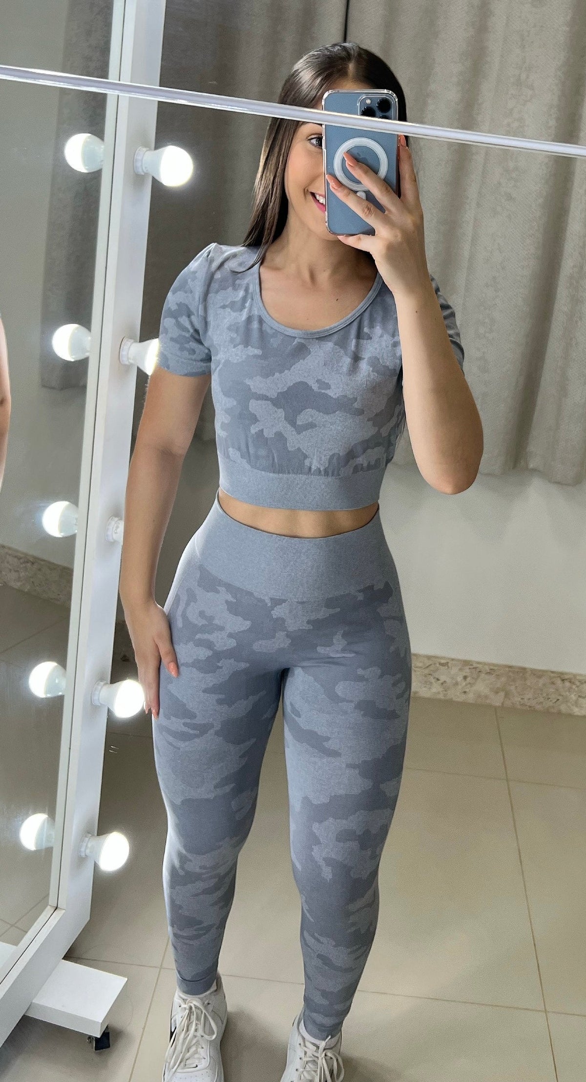 Conjunto de legging empina bumbum camuflado cinza